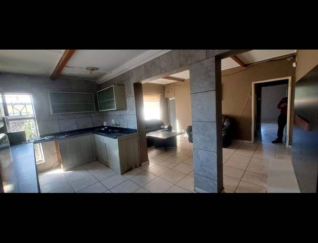 5 BEDROOM HOUSE FOR SALE IN SOPHIATOWN